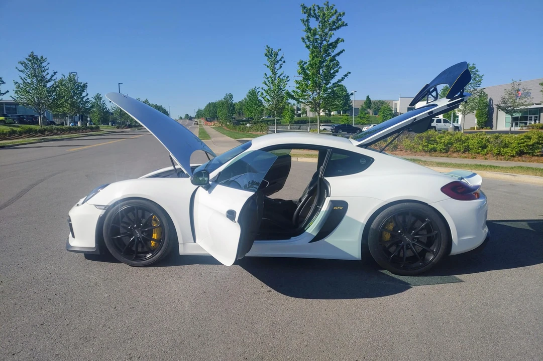 2016 Porsche 981 Cayman GT4 - Image 24 of 31