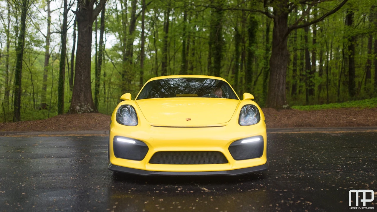 2016 Porsche 981 Cayman GT4 - Image 2 of 31