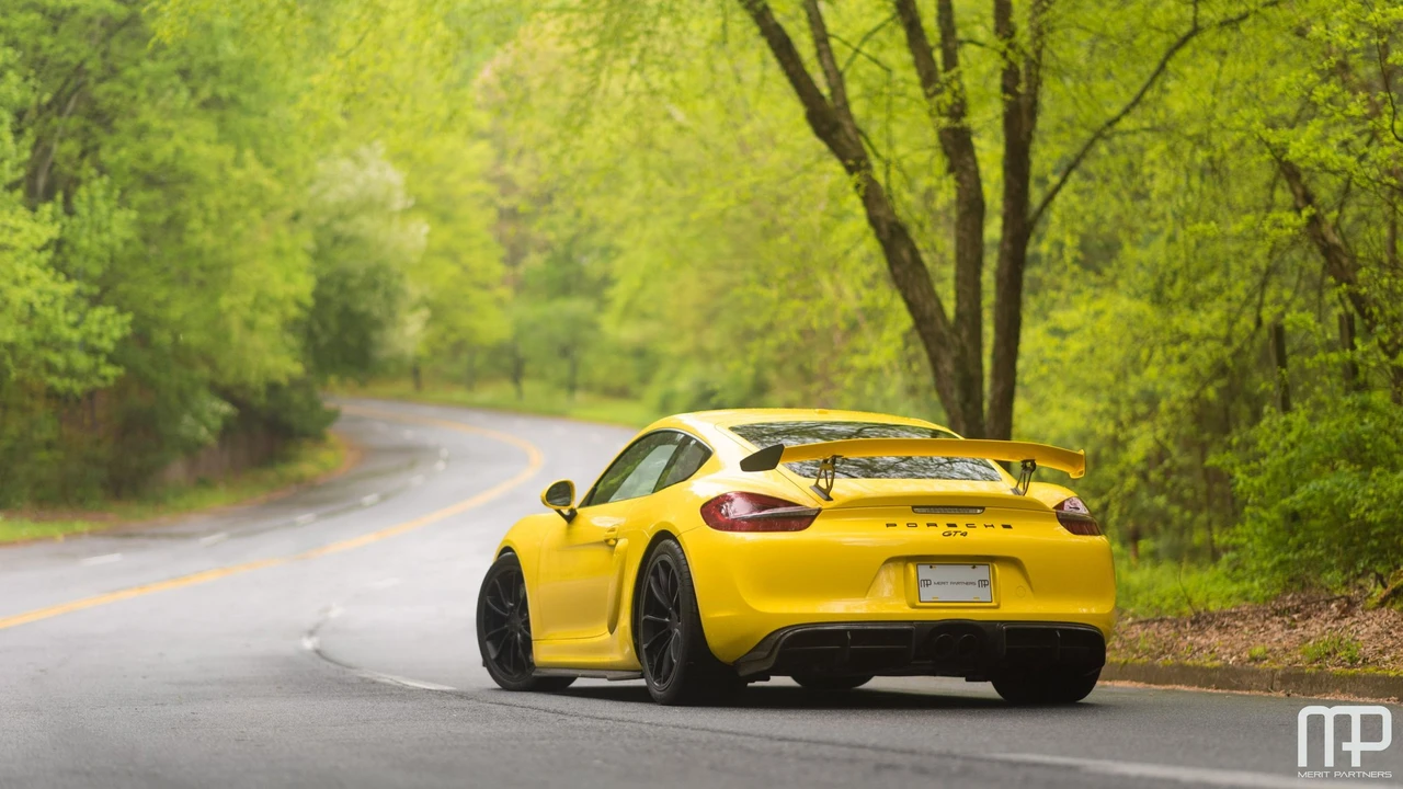 2016 Porsche 981 Cayman GT4 - Image 16 of 31