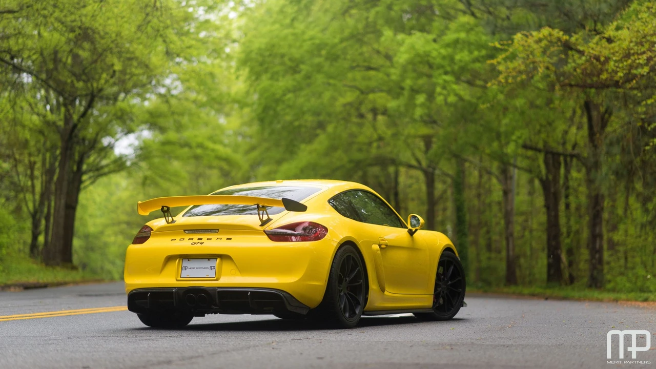 2016 Porsche 981 Cayman GT4 - Image 15 of 31