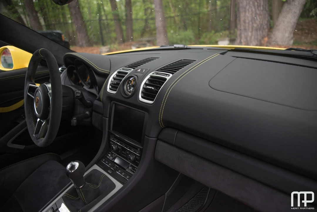 2016 Porsche 981 Cayman GT4 - Image 22 of 31