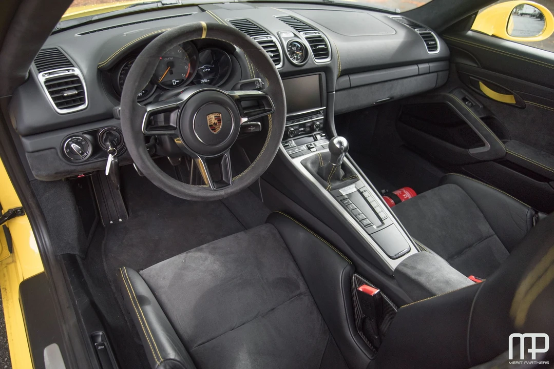 2016 Porsche 981 Cayman GT4 - Image 29 of 31