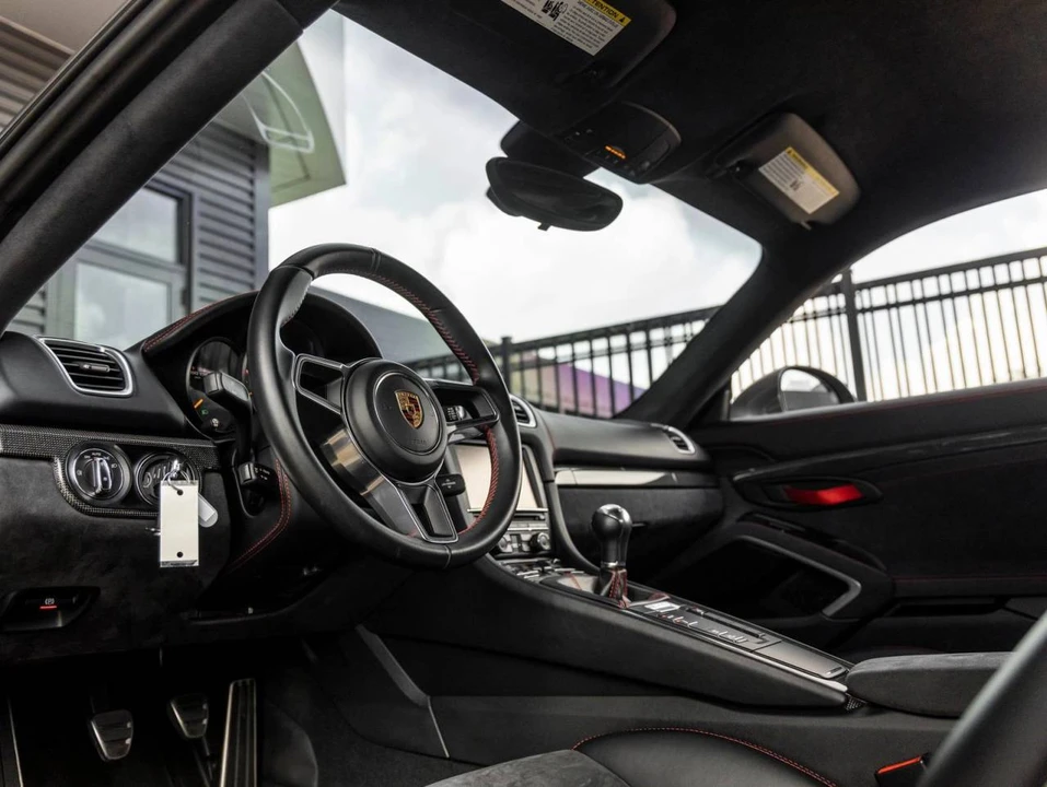 2016 Porsche 981 Cayman GT4 - Image 4 of 5