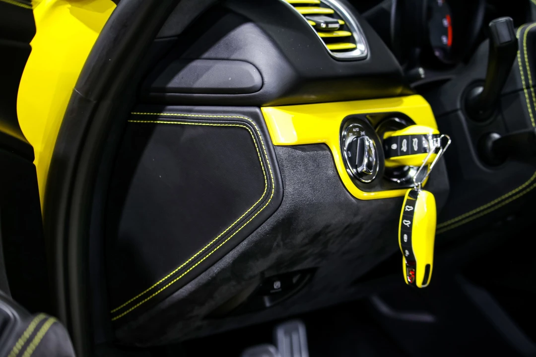 2016 Porsche 981 Cayman GT4 - Image 9 of 12
