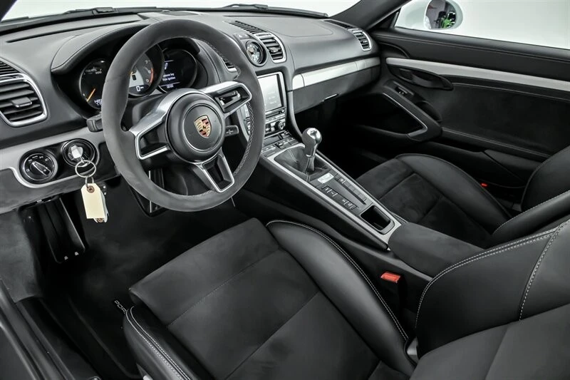 2016 Porsche 981 Cayman GT4 - Image 19 of 21