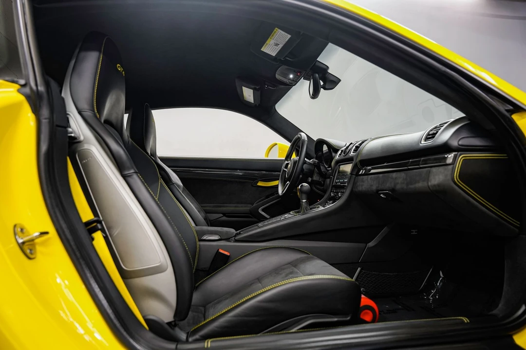 2016 Porsche 981 Cayman GT4 - Image 28 of 31