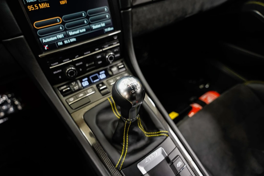 2016 Porsche 981 Cayman GT4 - Image 15 of 31