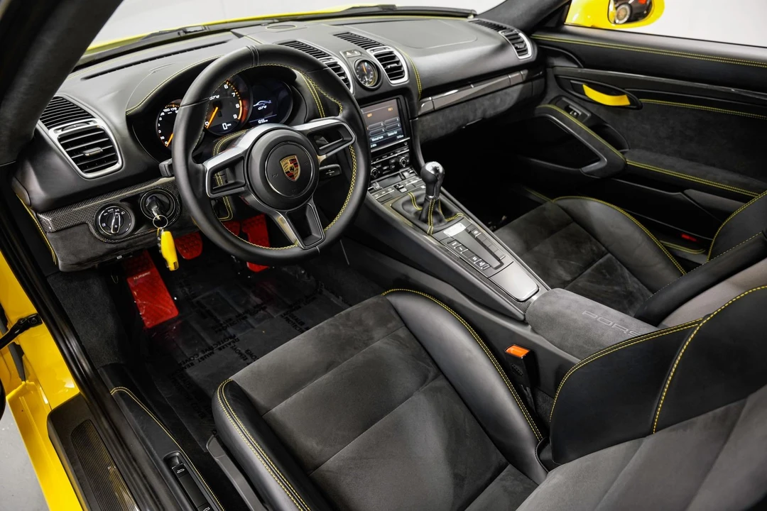 2016 Porsche 981 Cayman GT4 - Image 9 of 31