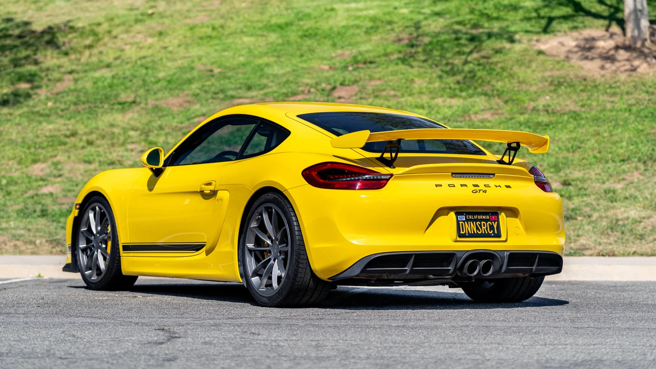 2016 Porsche 981 Cayman GT4 - Image 7 of 31