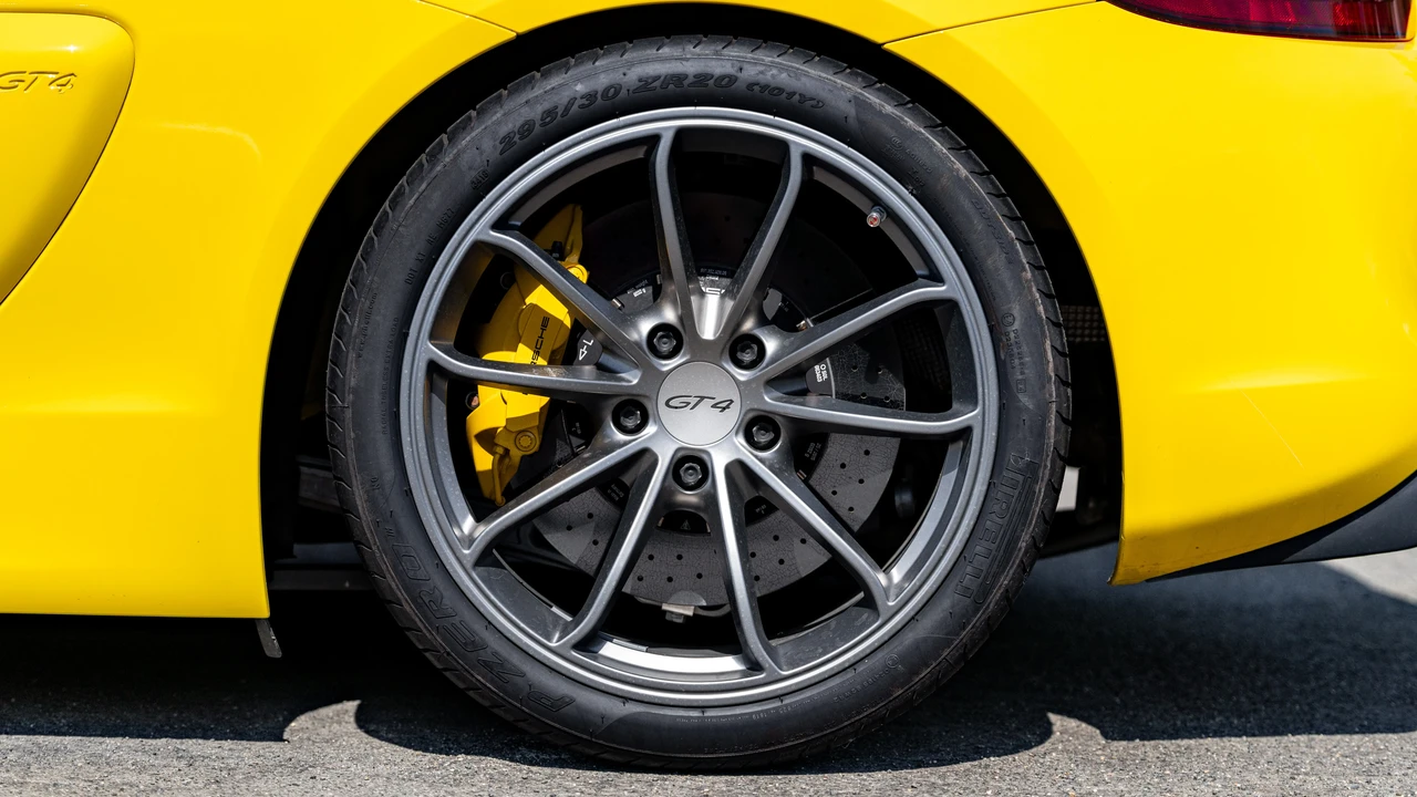 2016 Porsche 981 Cayman GT4 - Image 30 of 31
