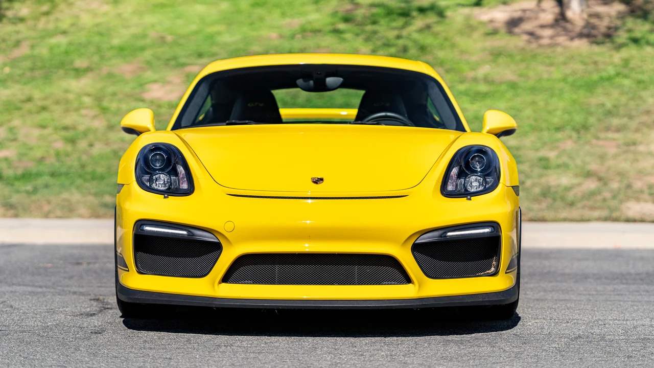 2016 Porsche 981 Cayman GT4 - Image 2 of 31