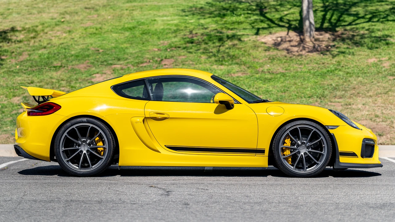 2016 Porsche 981 Cayman GT4 - Image 4 of 31