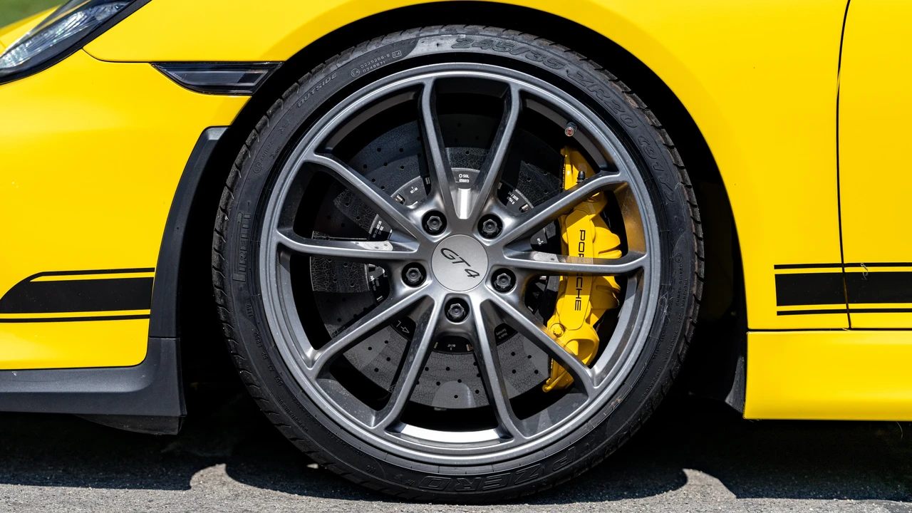 2016 Porsche 981 Cayman GT4 - Image 29 of 31