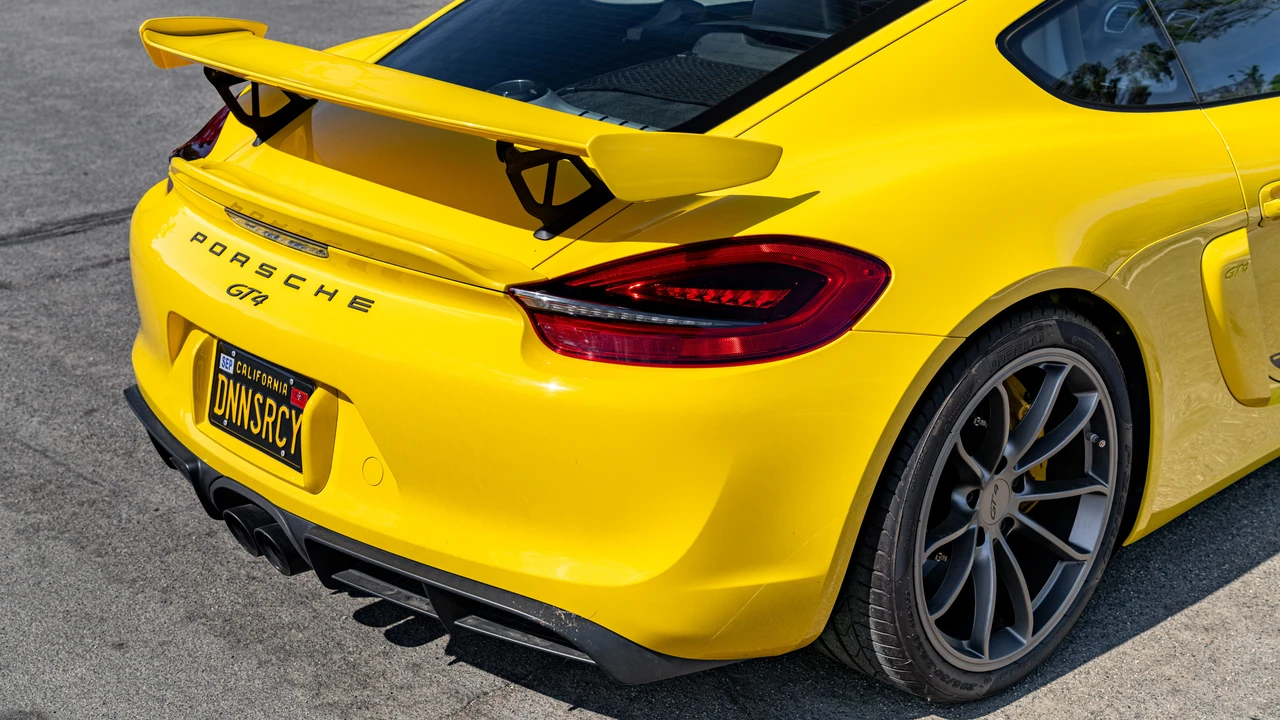 2016 Porsche 981 Cayman GT4 - Image 18 of 31