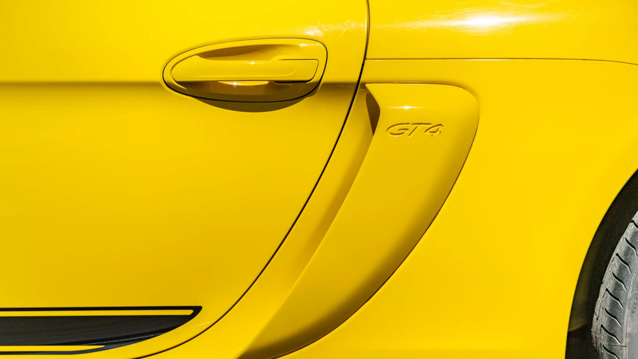 2016 Porsche 981 Cayman GT4 - Image 23 of 31