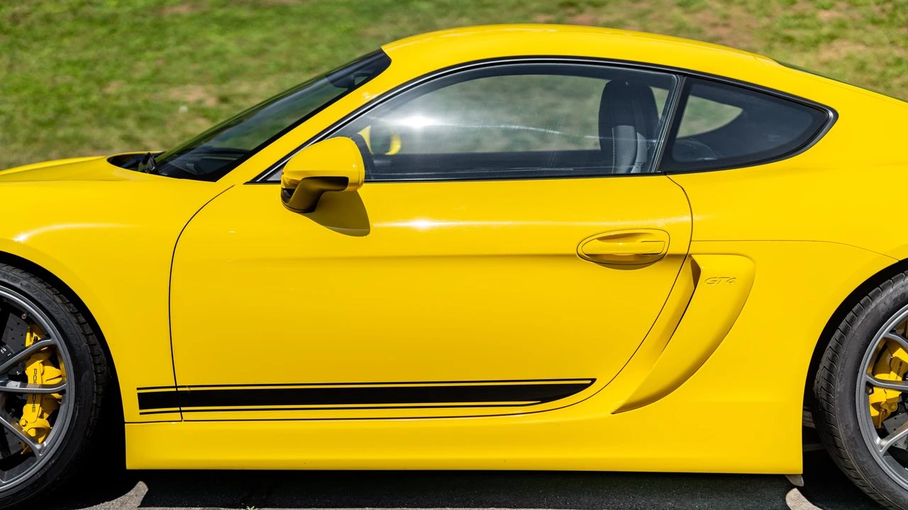 2016 Porsche 981 Cayman GT4 - Image 20 of 31