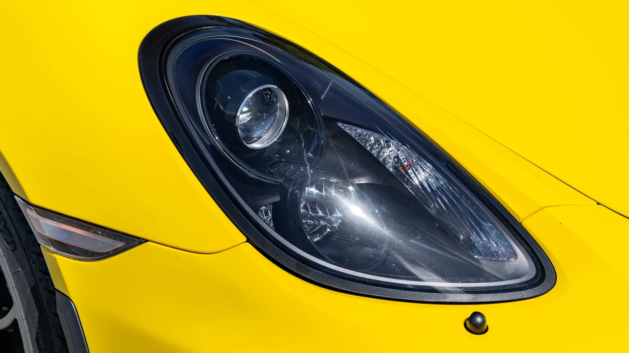 2016 Porsche 981 Cayman GT4 - Image 16 of 31
