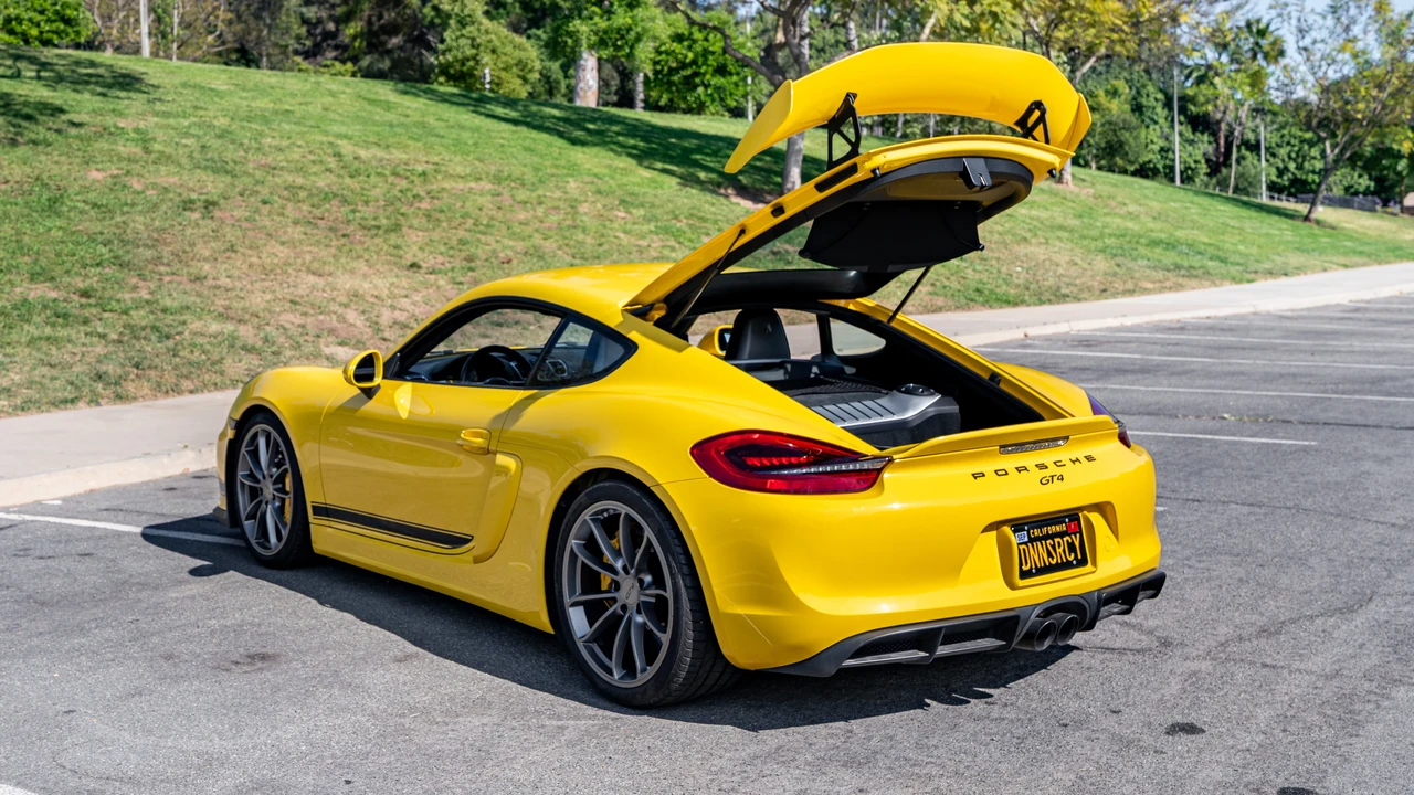 2016 Porsche 981 Cayman GT4 - Image 10 of 31