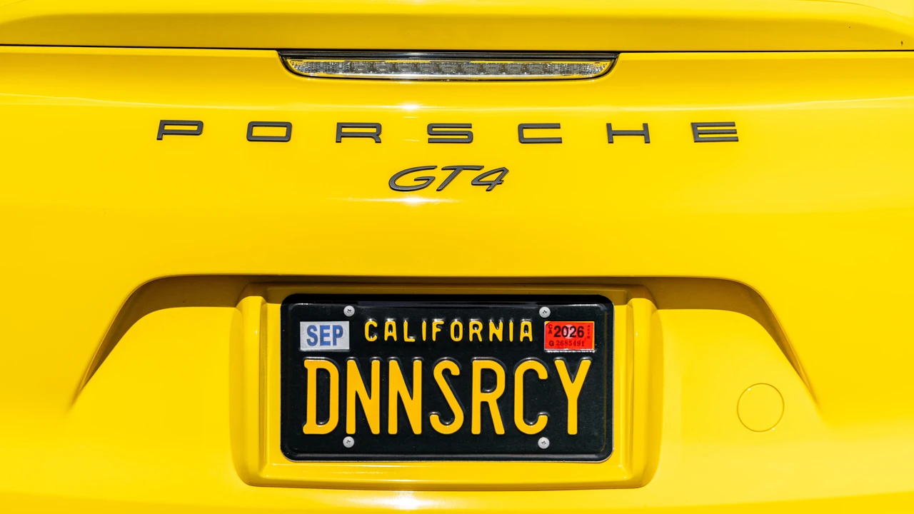 2016 Porsche 981 Cayman GT4 - Image 27 of 31