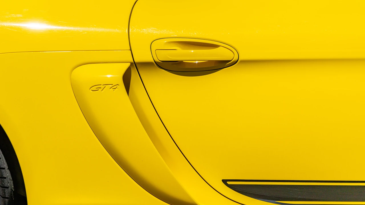 2016 Porsche 981 Cayman GT4 - Image 22 of 31