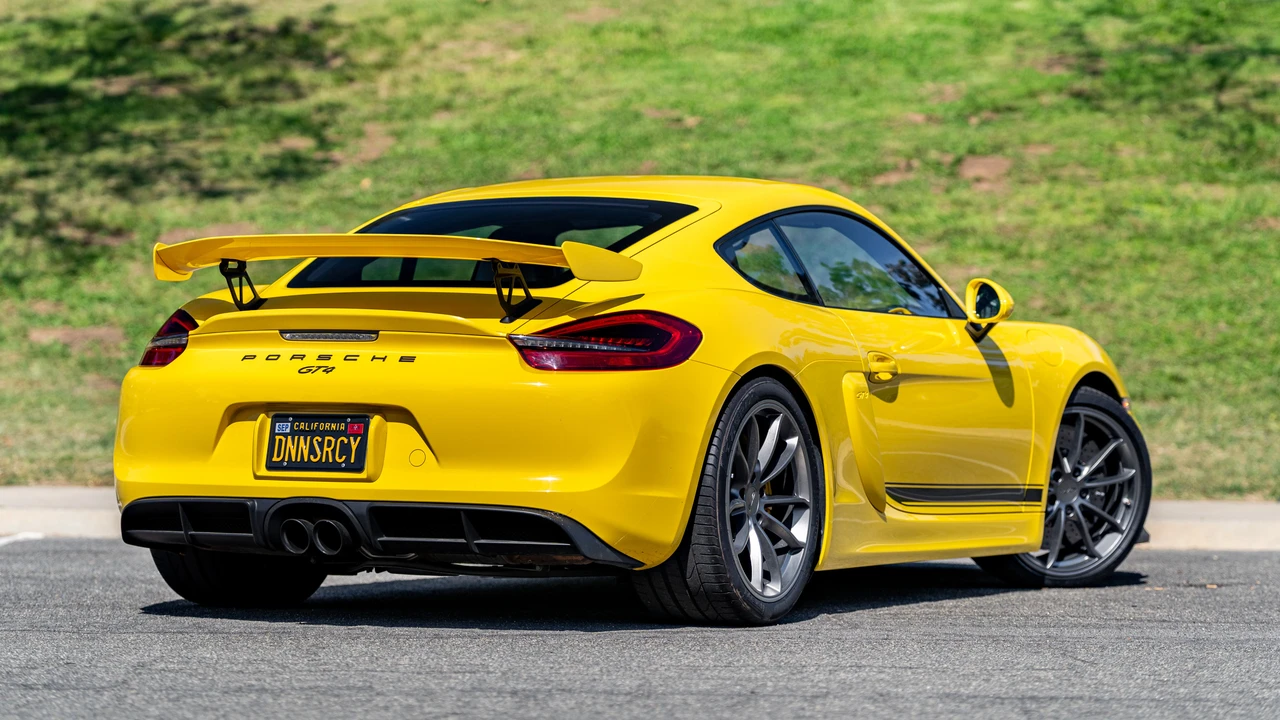 2016 Porsche 981 Cayman GT4 - Image 5 of 31