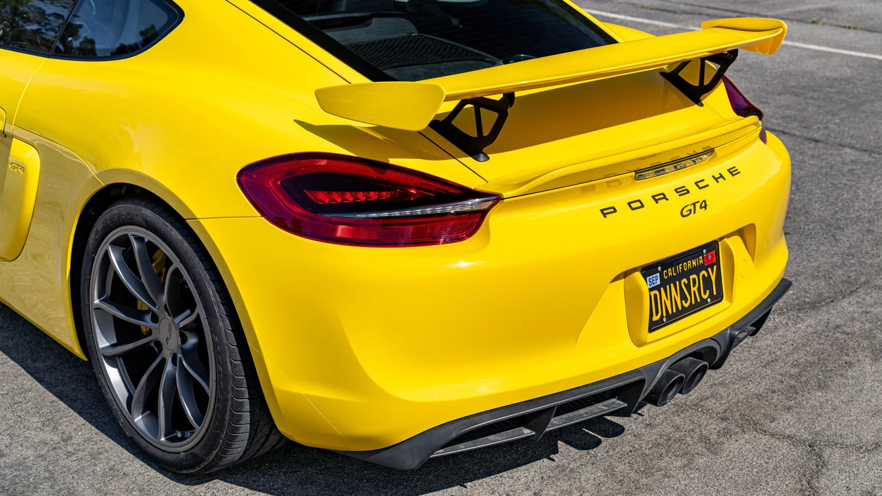 2016 Porsche 981 Cayman GT4 - Image 19 of 31