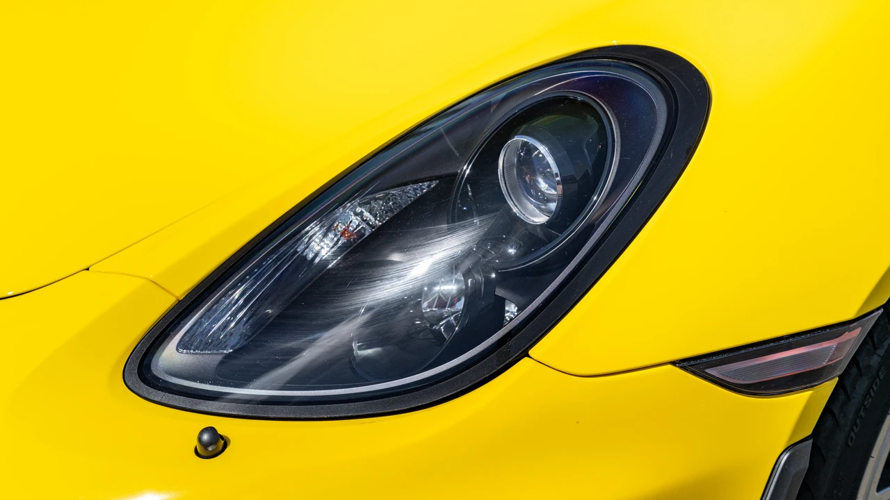 2016 Porsche 981 Cayman GT4 - Image 17 of 31