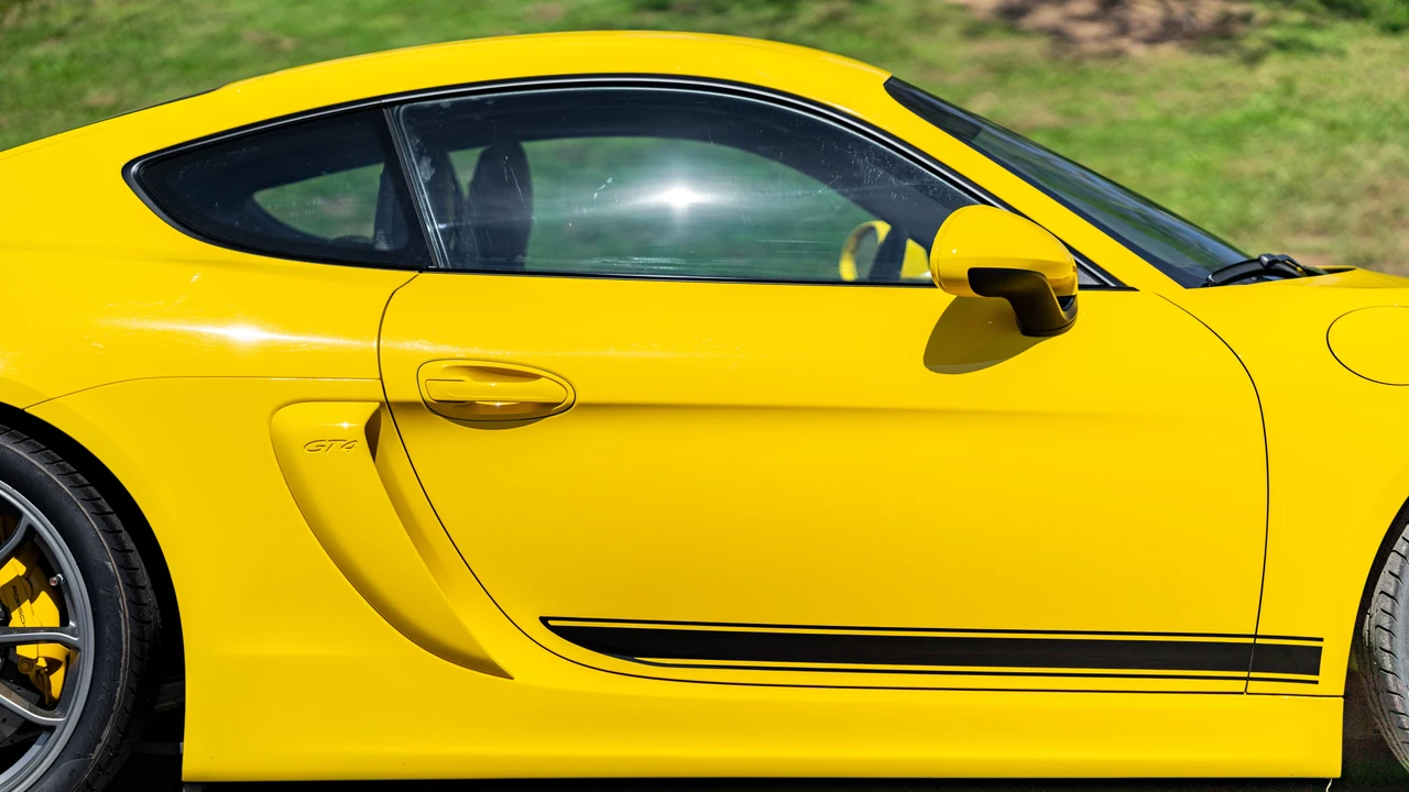 2016 Porsche 981 Cayman GT4 - Image 21 of 31