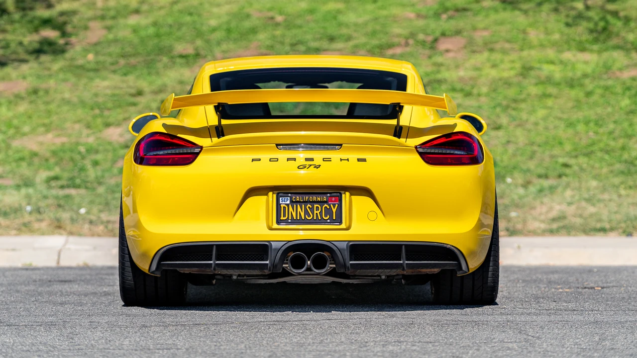 2016 Porsche 981 Cayman GT4 - Image 6 of 31