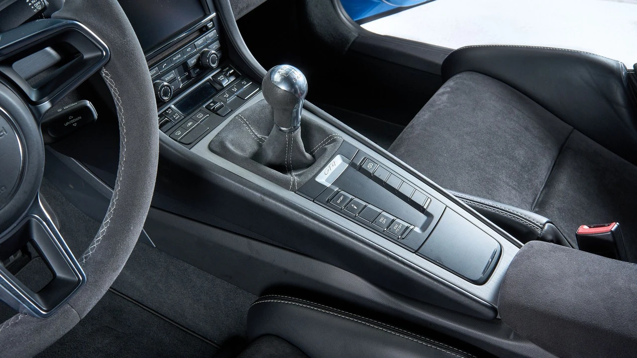 2016 Porsche 981 Cayman GT4 - Image 12 of 16