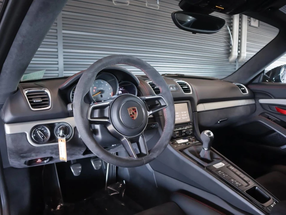 2016 Porsche 981 Cayman GT4 - Image 4 of 5