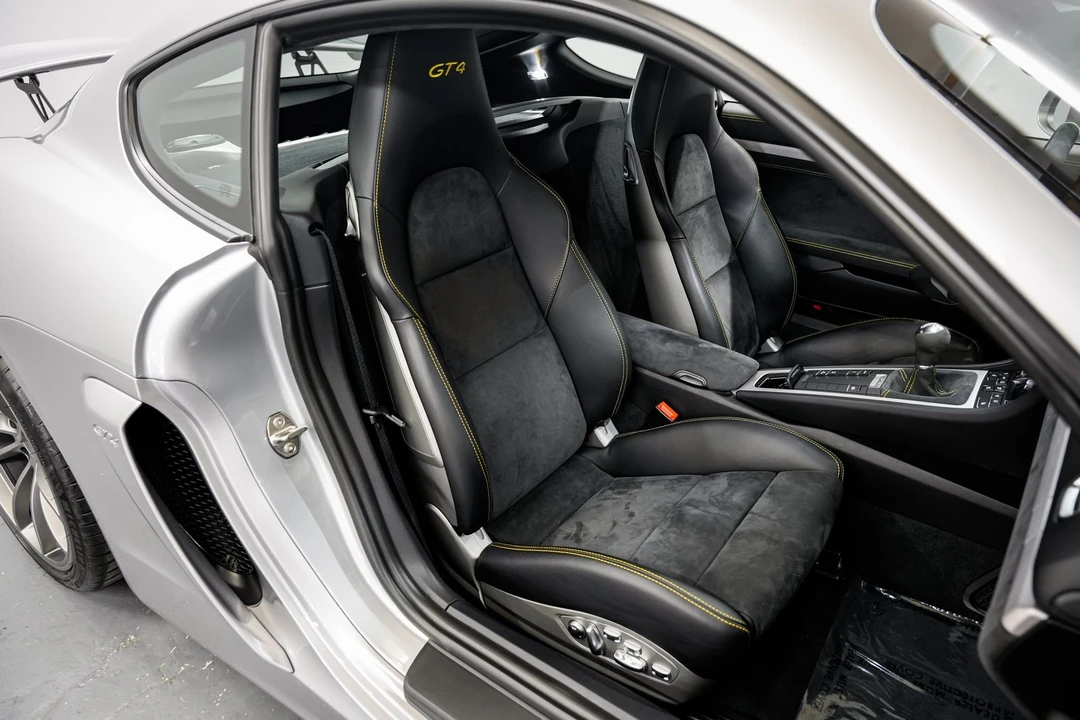 2016 Porsche 981 Cayman GT4 - Image 23 of 31