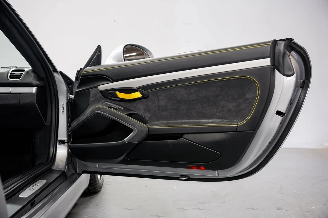 2016 Porsche 981 Cayman GT4 - Image 21 of 31