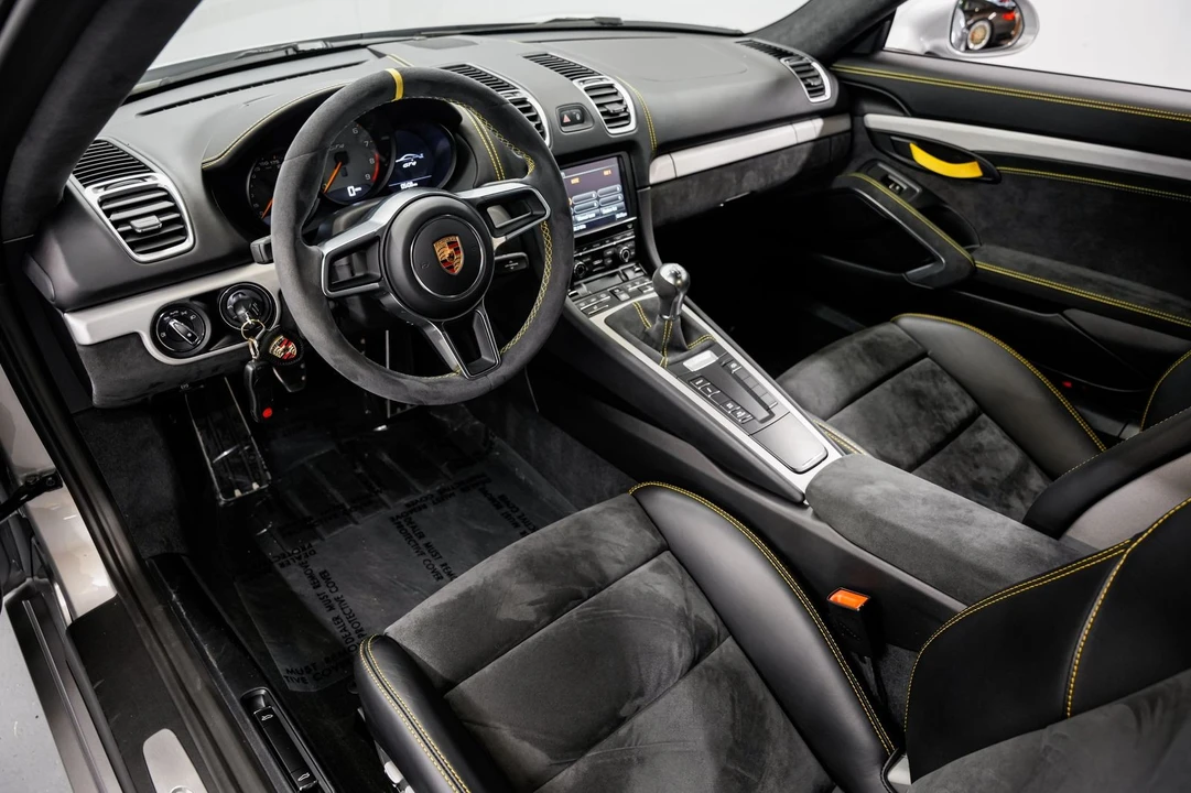 2016 Porsche 981 Cayman GT4 - Image 10 of 31
