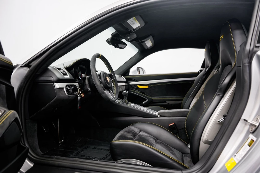 2016 Porsche 981 Cayman GT4 - Image 17 of 31