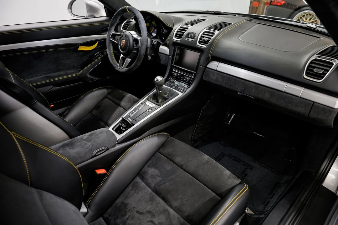 2016 Porsche 981 Cayman GT4 - Image 25 of 31