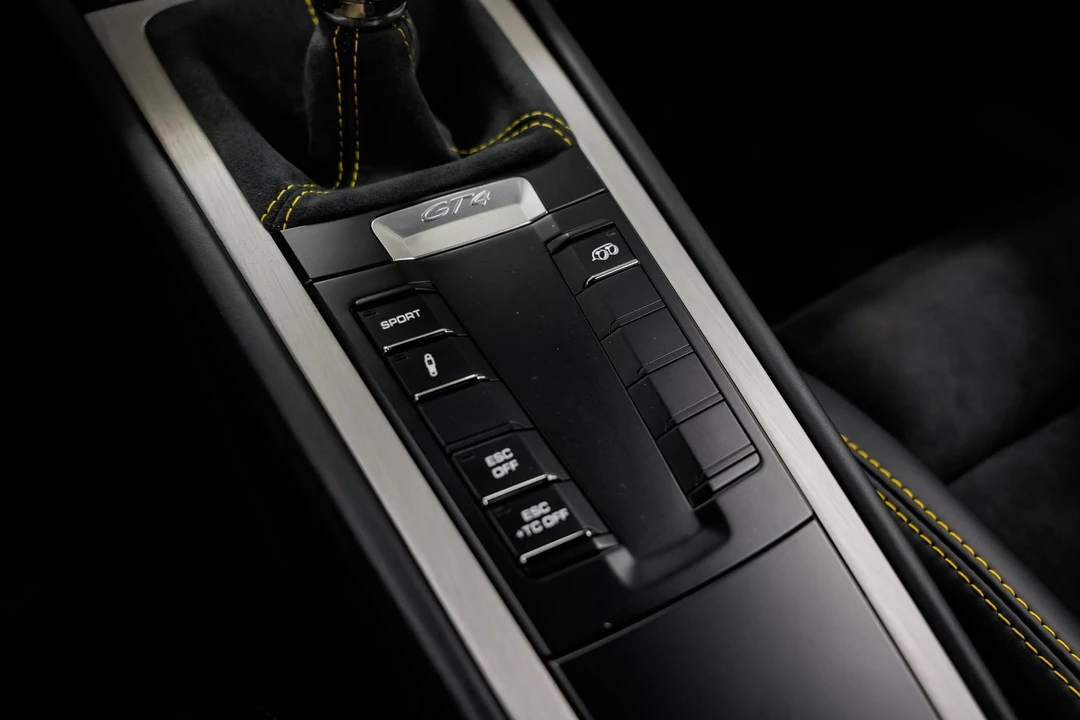 2016 Porsche 981 Cayman GT4 - Image 15 of 31