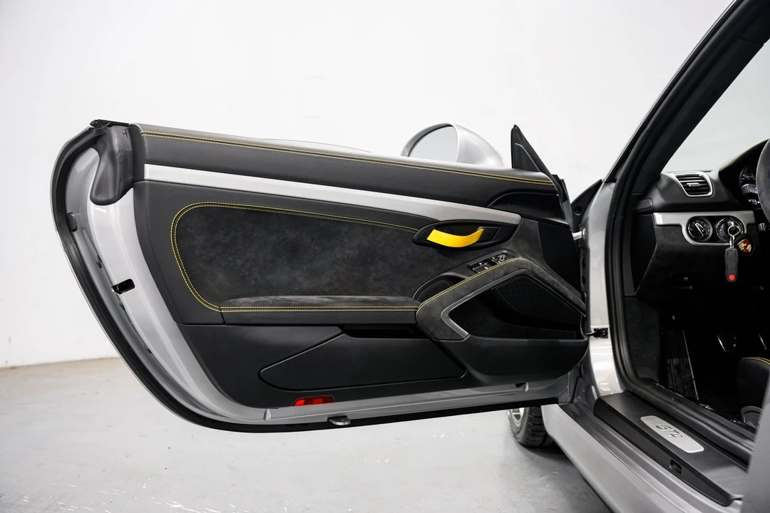 2016 Porsche 981 Cayman GT4 - Image 20 of 31