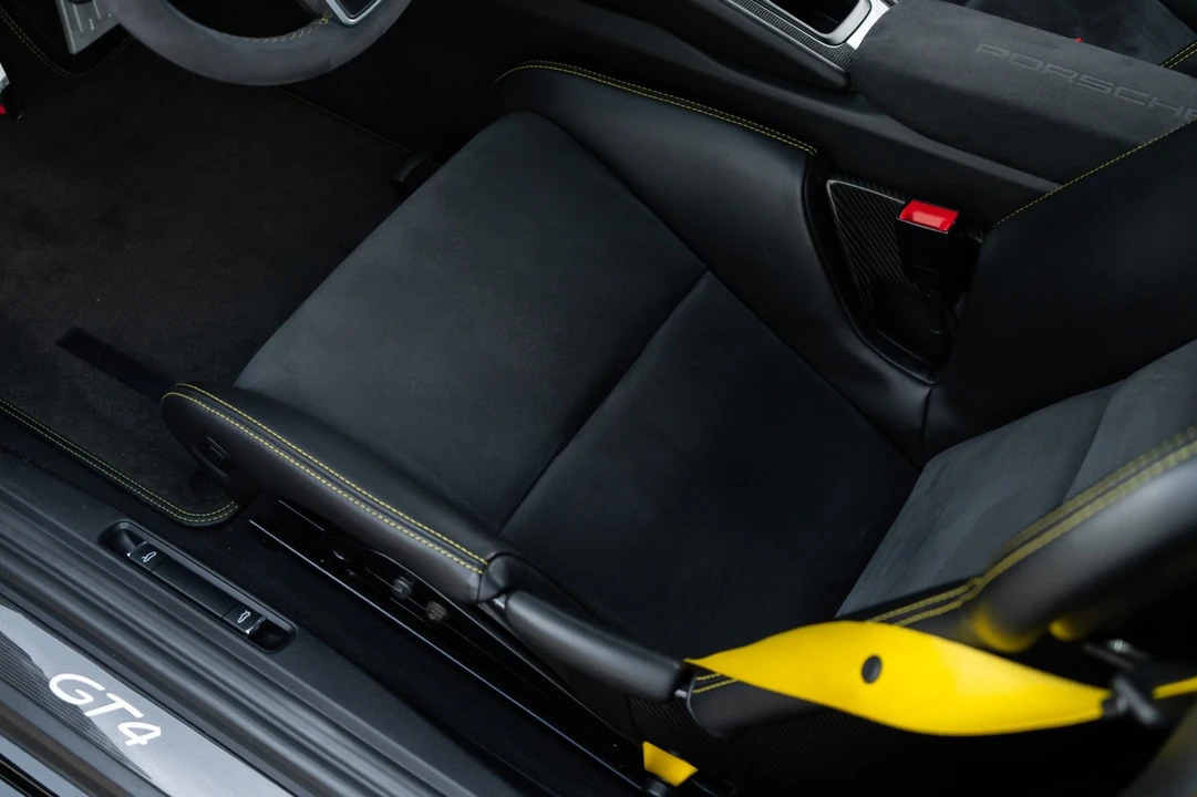 2016 Porsche 981 Cayman GT4 - Image 28 of 31