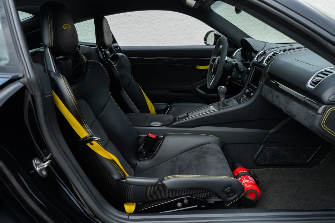 2016 Porsche 981 Cayman GT4 - Image 18 of 31
