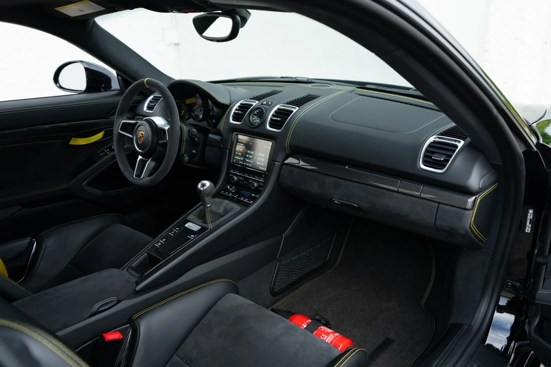 2016 Porsche 981 Cayman GT4 - Image 17 of 31