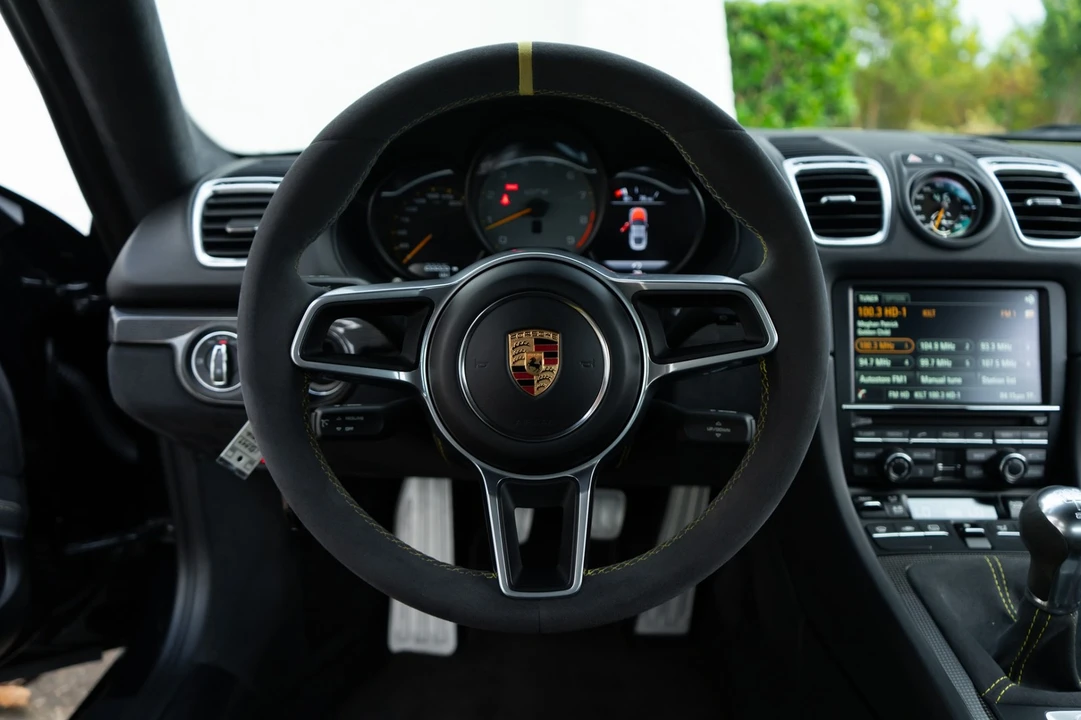 2016 Porsche 981 Cayman GT4 - Image 10 of 31