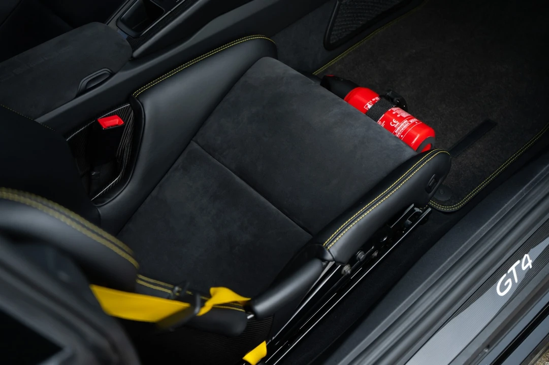 2016 Porsche 981 Cayman GT4 - Image 29 of 31