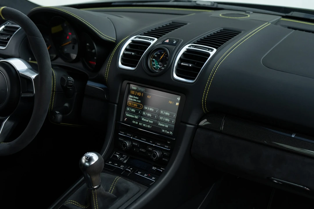 2016 Porsche 981 Cayman GT4 - Image 23 of 31