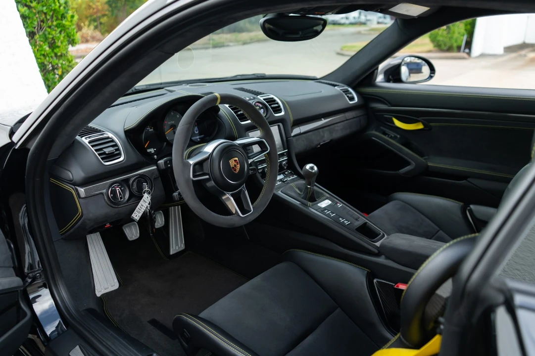 2016 Porsche 981 Cayman GT4 - Image 5 of 31