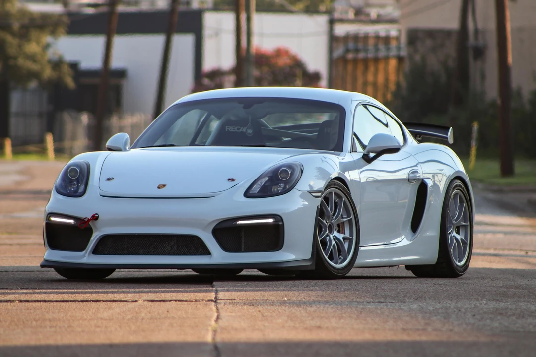 2016 Porsche 981 Cayman GT4 - Image 8 of 31
