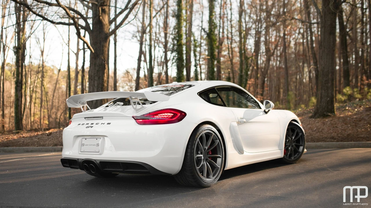 2016 Porsche 981 Cayman GT4 - Image 10 of 31