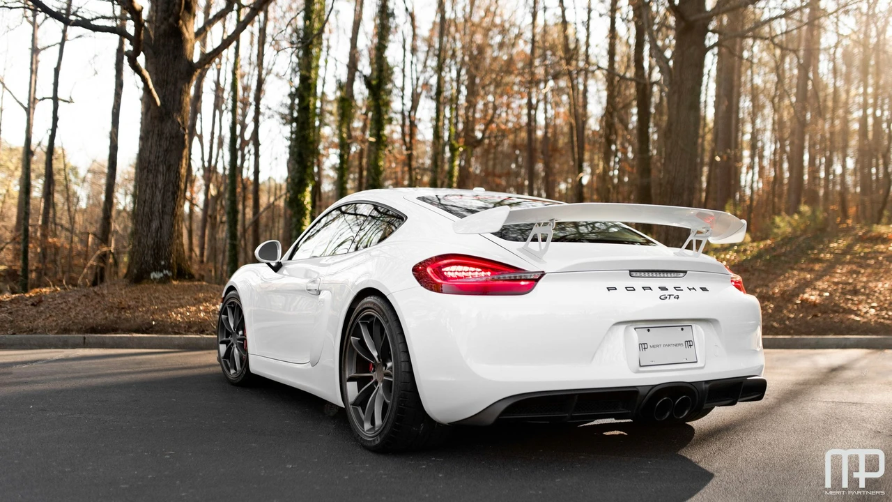 2016 Porsche 981 Cayman GT4 - Image 12 of 31
