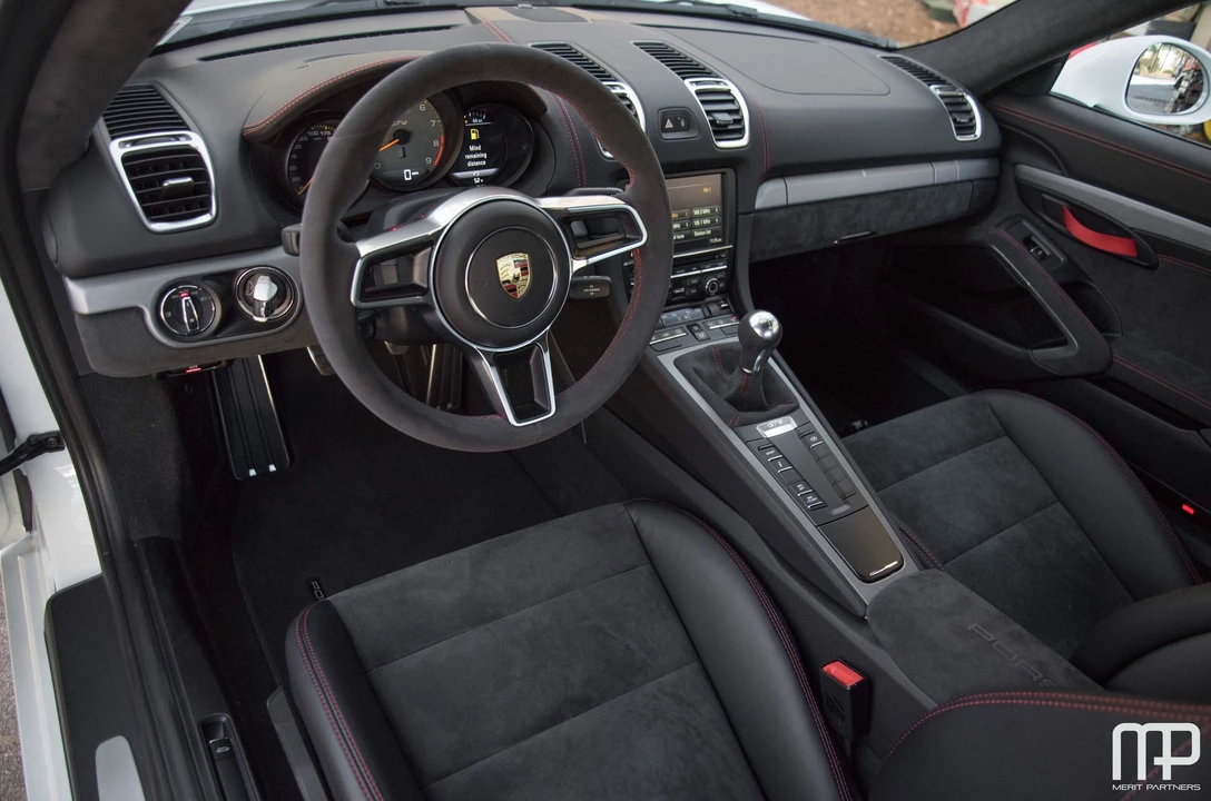 2016 Porsche 981 Cayman GT4 - Image 15 of 31