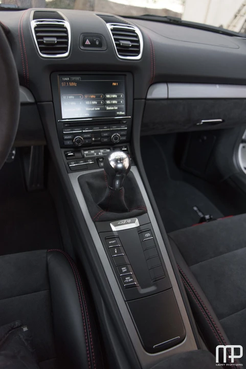 2016 Porsche 981 Cayman GT4 - Image 19 of 31